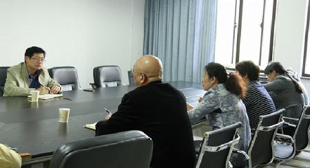 杨校长与院领导亲切交谈